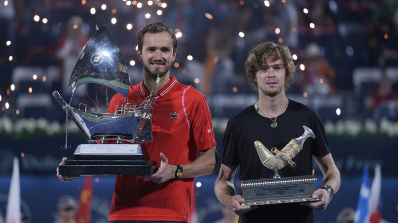 Продолжение следует: Медведев обыграл Рублёва в финале турнира в Дубае и завоевал третий титул подряд
