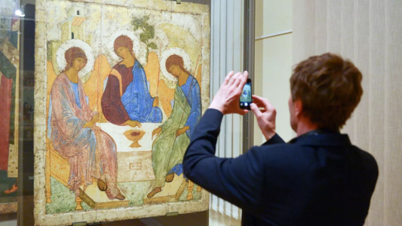 Протоиерей Калинин запрещён в служении из-за ситуации вокруг иконы &laquo;Троица&raquo; Рублёва