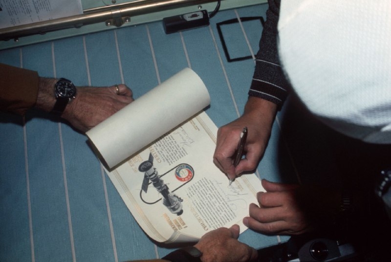 Проверить стыковку и показать &laquo;разрядку&raquo;: полвека назад началась советско-американская миссия &laquo;Союз&raquo; &mdash; &laquo;Аполлон&raquo;