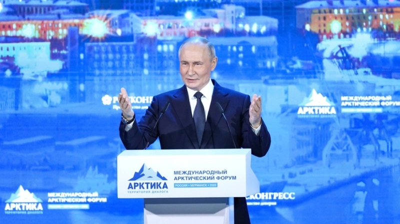 Путин: Россия продолжит укреплять военно-морской флот