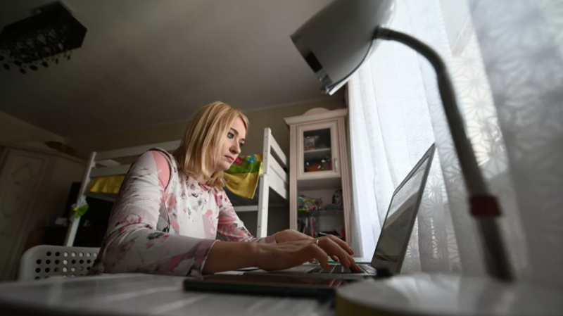 Рабочая дистанция: за год число вакансий на удалёнке в России выросло почти втрое