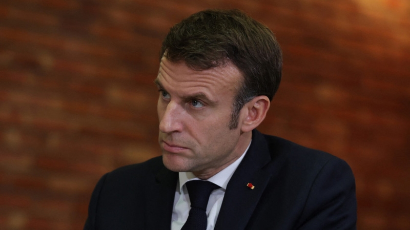 Рахмон и Макрон провели телефонные переговоры