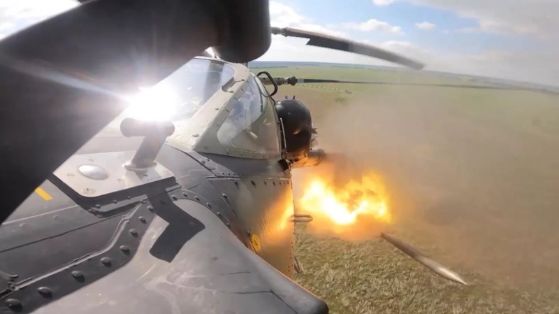 Ракетными войсками и беспилотниками: ВС РФ поразили на Украине авиационное предприятие и цеха ремонта бронетехники