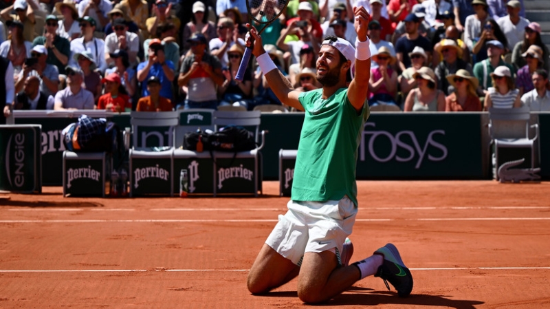 Разминувшиеся в Париже: Хачанов пробился в 1/8 финала &laquo;Ролан Гаррос&raquo;, но Рублёв не смог составить ему компанию