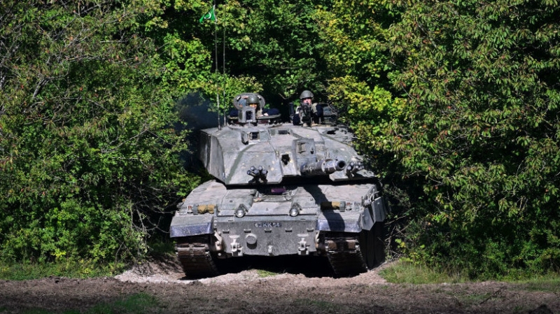 РИА Новости: в казармах во Львове могли находиться танки Challenger и до 800 боевиков