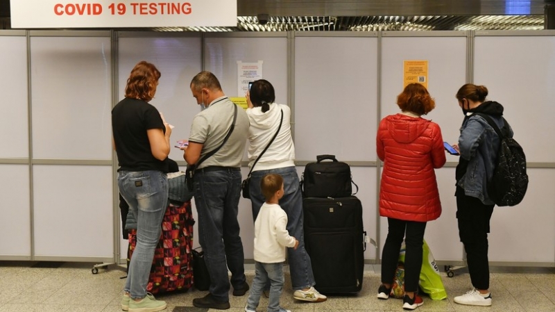 «Риски пока расцениваются как очень высокие»: Россия ввела карантин для прибывающих из ЮАР и сопредельных стран