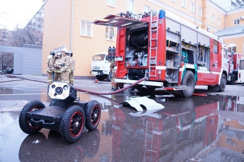 Робот-огнеборец: как в России разрабатываются комплексы для дистанционного тушения пожаров