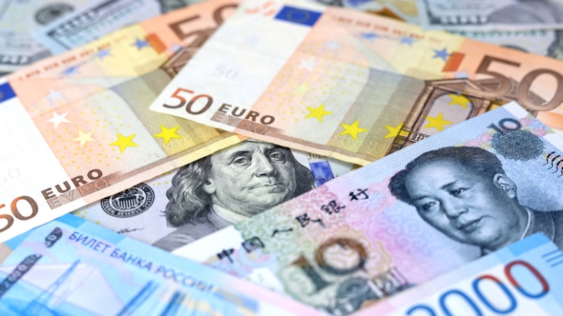 С оглядкой на торговлю и геополитику: как могут измениться валютные курсы в мае