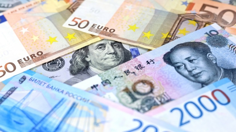 С оглядкой на торговлю, ставку ЦБ и заявления Трампа: как могут измениться валютные курсы в июле