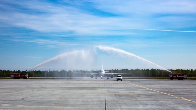 &laquo;Самолёт был встречен водяным салютом&raquo;: &laquo;Роскосмос&raquo; заявил о первом официальном рейсе в аэропорт космодрома Восточный