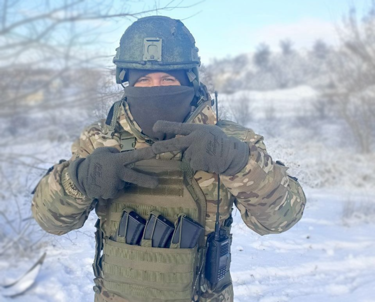 «Самые страшные метры»: ефрейтор со сломанным ребром спас раненого командира от огня ВСУ