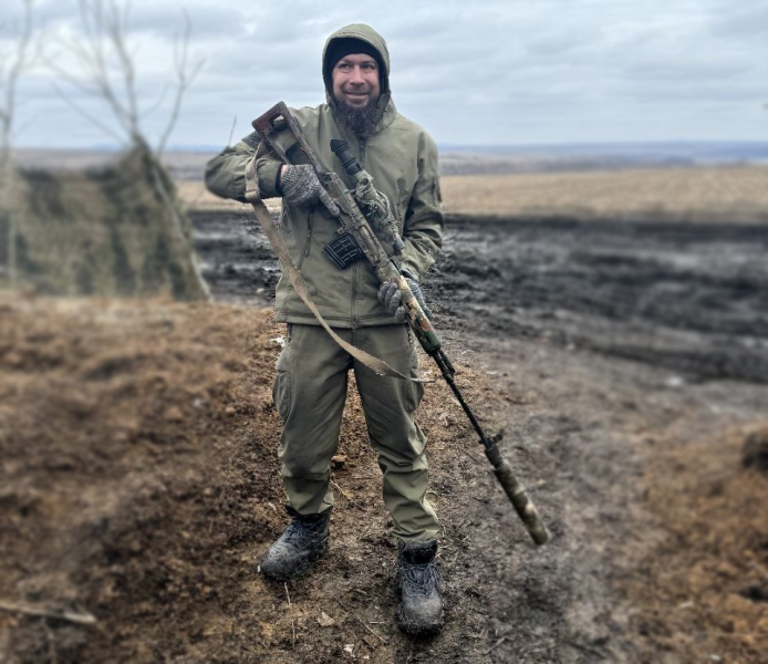 «Самые страшные метры»: ефрейтор со сломанным ребром спас раненого командира от огня ВСУ