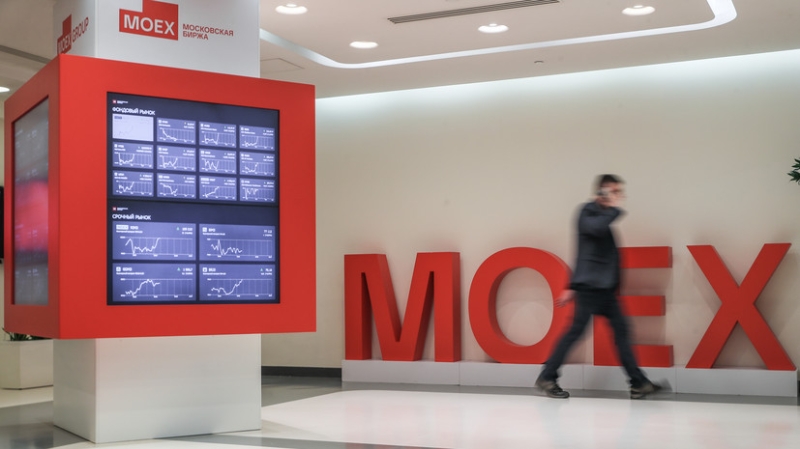 &laquo;Сделки продолжат совершаться на внебиржевом рынке&raquo;: Мосбиржа приостановит торги долларом и евро с 13 июня