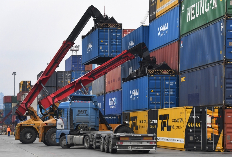 Себе во вред: в Кремле предупредили об угрозе мирового кризиса в случае введения G7 полного запрета на экспорт в Россию