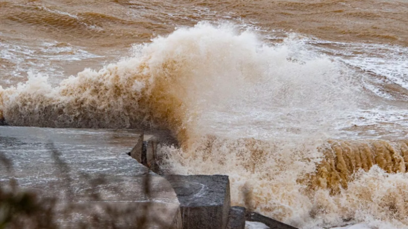 Штормовое предупреждение из-за ливня объявлено на Кубани до 2 августа
