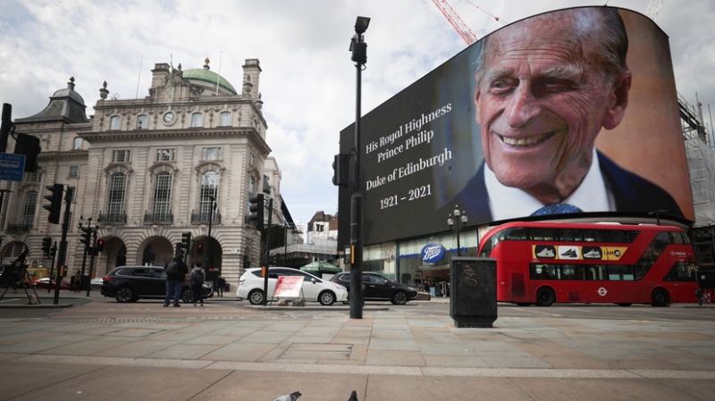 Си Цзиньпин выразил Елизавете II скорбь после смерти принца Филиппа