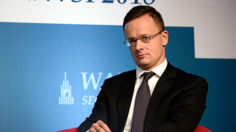 Сийярто: Венгрия не станет выделять миллиарды евро на поставки оружия Украине