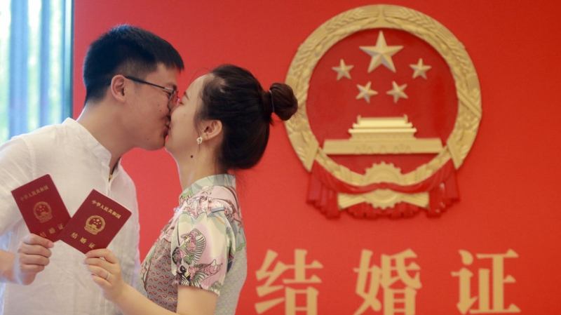 «Синьхуа»: в Китае упростили процесс регистрации брака