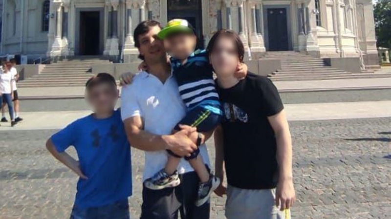 &laquo;Сначала даже не знал, куда обращаться&raquo;: как семьям из ЛНР помогают оформить документы в России