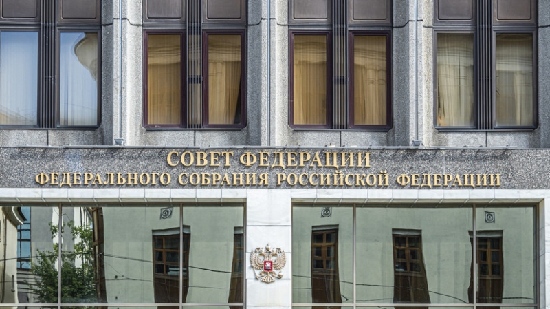 Совфед одобрил закон об аресте до 30 суток во время военного положения