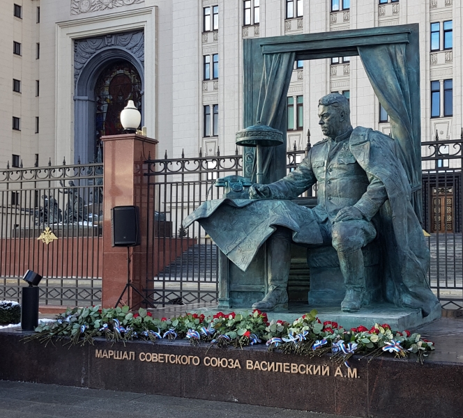 «Совсем близко к боевым событиям»: директор студии Грекова — о работе военного художника, преемственности и шедеврах