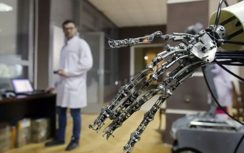 «Создаёт основы правового регулирования»: в России разработали закон о взаимоотношениях робота и человека