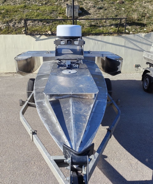 «Способен доставить десятки воздушных камикадзе»: разработчик — о боевом потенциале безэкипажного катера «Катран»