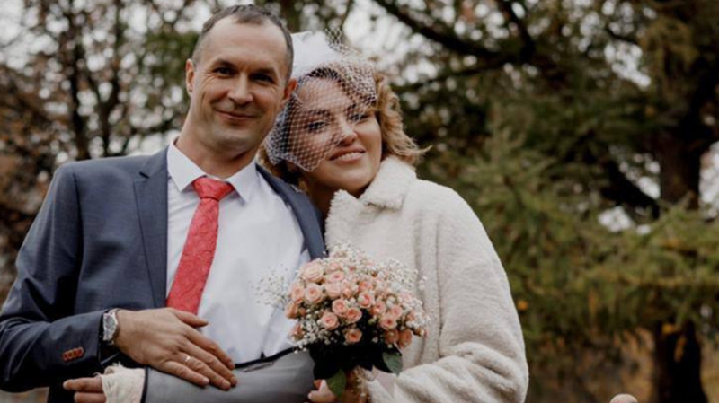 &laquo;Сразу почувствовал в ней родную душу&raquo;: в подмосковном Королёве поженились раненый участник СВО и медсестра