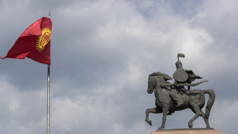 США профинансируют «поддержку независимых СМИ» в Киргизии