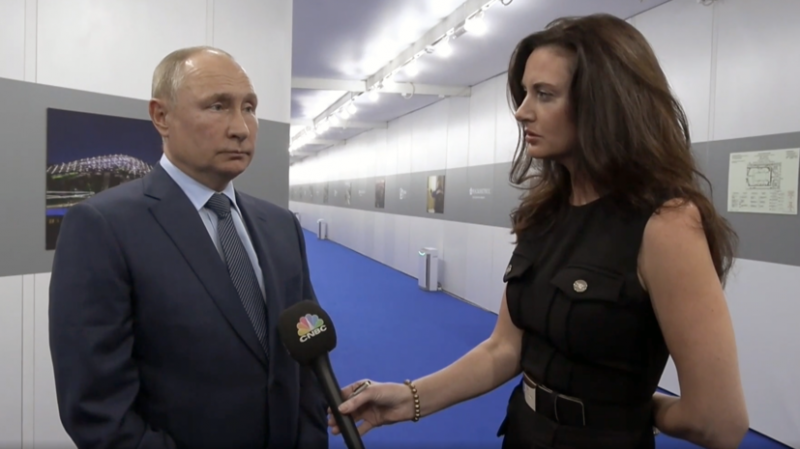 &laquo;США сами подорвут доверие к доллару&raquo;: Путин &mdash; о санкциях, энергетике и главных задачах российских властей