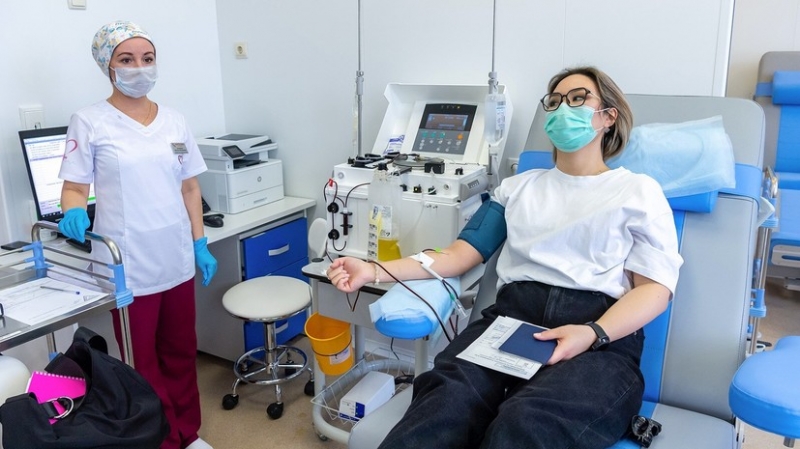 &laquo;Стимул большой благородной работе&raquo;: в Москве вдвое увеличены выплаты донорам плазмы с антителами к COVID-19