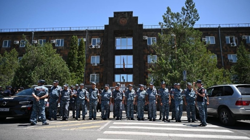 Суд в Армении арестовал заступившегося за ААЦ предпринимателя Карапетяна