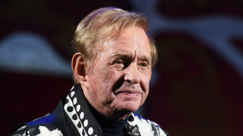 Театральный режиссёр Роман Виктюк госпитализирован с коронавирусом