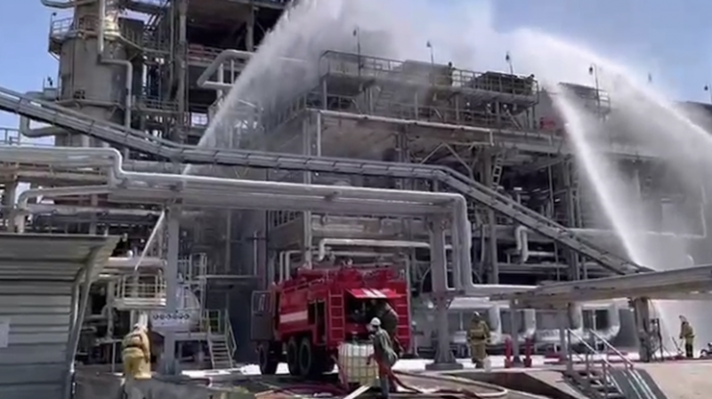 &laquo;Террористические действия&raquo;: на Новошахтинском НПЗ произошёл пожар после атаки двух беспилотников