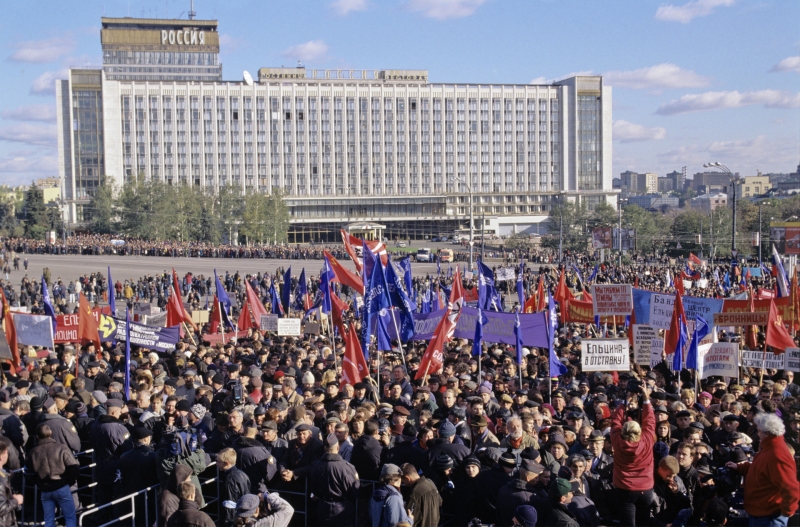 &laquo;Тяжелейший удар&raquo;: политики, предприниматели и общественные деятели &mdash; о дефолте 1998 года