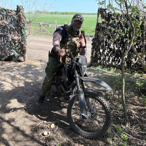 &laquo;Ты даже не знаешь этого пацана&raquo;: школьница из Барнаула потратила деньги для выпускного на рацию связистам