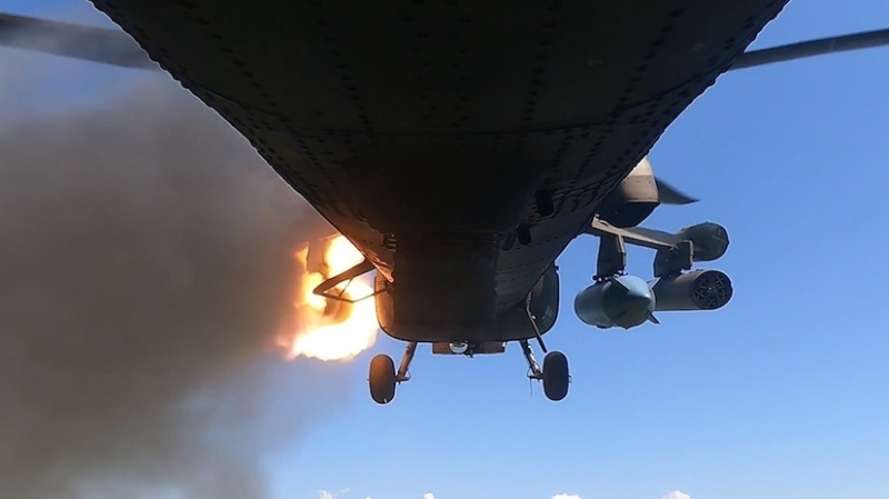 Удар неуправляемыми ракетами: экипаж Ми-28НМ поразил скопление живой силы и технику  ВСУ в приграничье Курской области