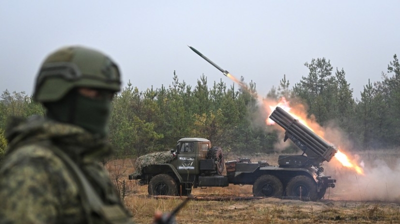 Ударами группировок войск ВС РФ: МО сообщило об уничтожении двух складов военно-технического имущества ВСУ