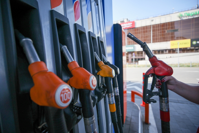 «Удержать в пределах инфляции»: как могут измениться цены на бензин в России во второй половине 2024 года