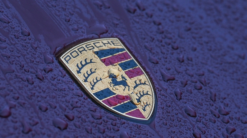 URA.RU: в Екатеринбурге водитель Porsche протаранил автомобили во время побега от полиции