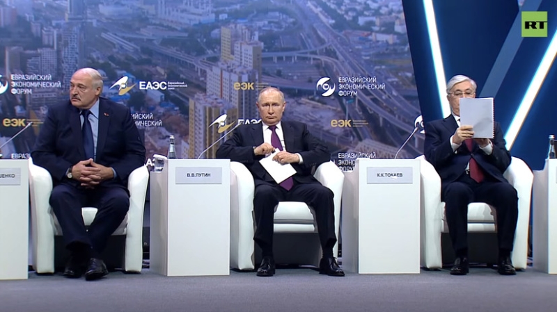 «Уже явно не сбудется»: Путин — об «обвальном сценарии» для экономики России