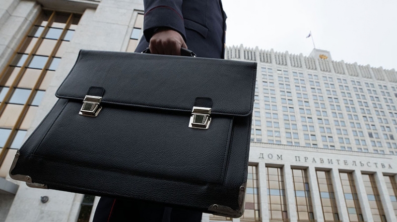 В государственных и муниципальных органах: в РФ предложили запретить иноагентам занимать госдолжности