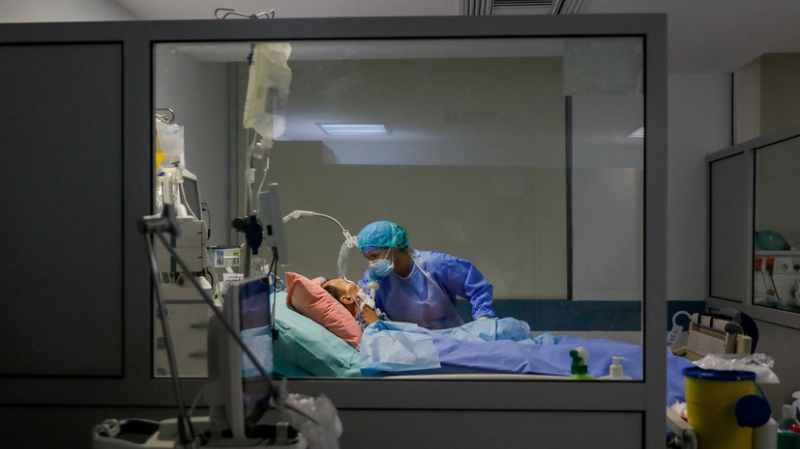 В Греции за сутки выявили 1211 новых случаев коронавируса