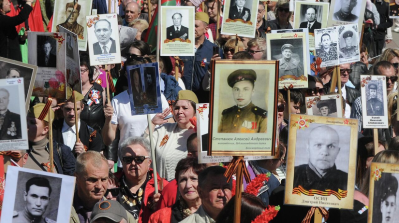 В Израиле участники «Бессмертного полка» столкнули украинского активиста в фонтан