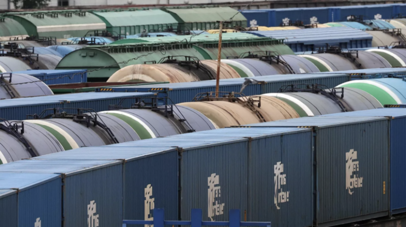 В Калининград транзитом через Литву прибыли 60 вагонов с цементом