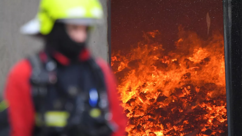 В Краснодарском крае загорелось складское здание элеватора