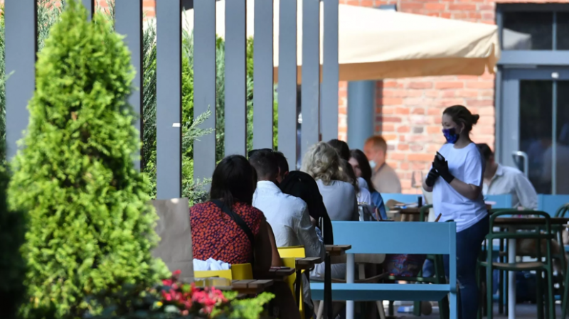 В Москве разрешили посещать летние веранды без QR-кодов до 1 августа