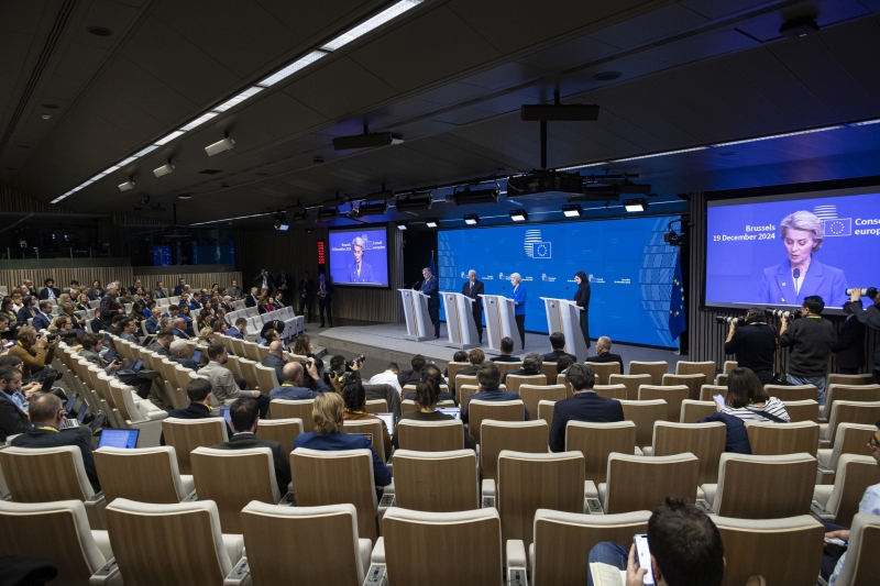 В отрыве от реальности: почему Макрон призвал страны ЕС согласовать план &laquo;массивной обороны&raquo; Европы