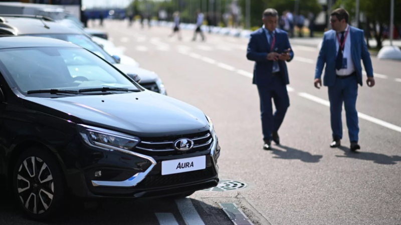 В пресс-службе АвтоВАЗа объяснили, почему Греф не смог завести Lada Aura с первого раза