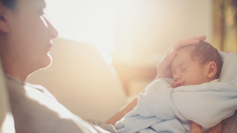 В России призвали увеличить пособие по уходу за ребёнком до полной зарплаты родителя